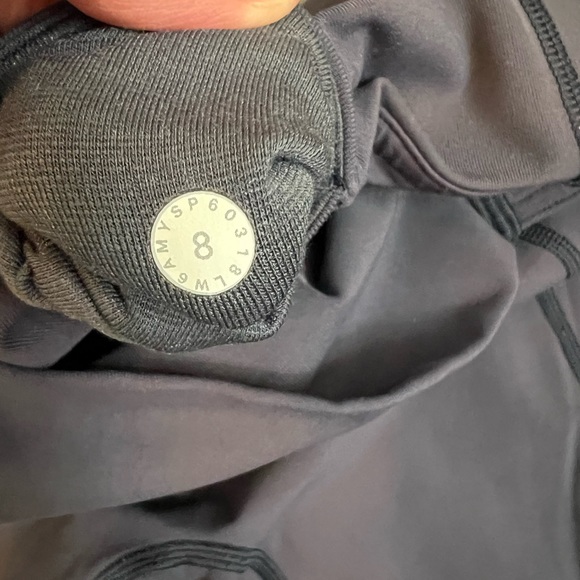 Lululemon All the Right Places 23”, Size 8, EUC, No front seam! - Picture 4 of 10